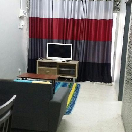 Baiti Homestay Gambang Exteriör bild
