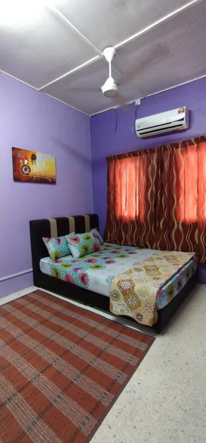 Baiti Homestay Gambang Exteriör bild