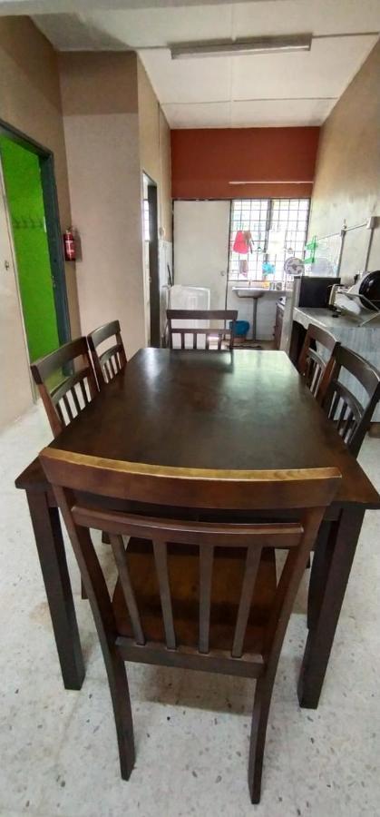 Baiti Homestay Gambang Exteriör bild