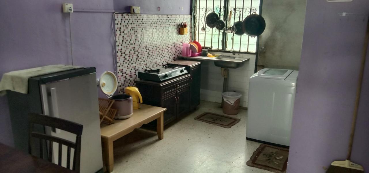 Baiti Homestay Gambang Exteriör bild
