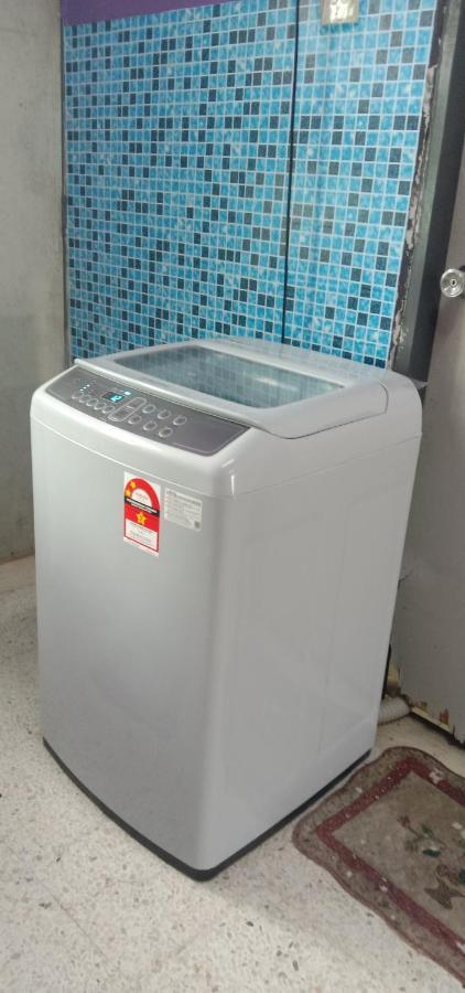 Baiti Homestay Gambang Exteriör bild
